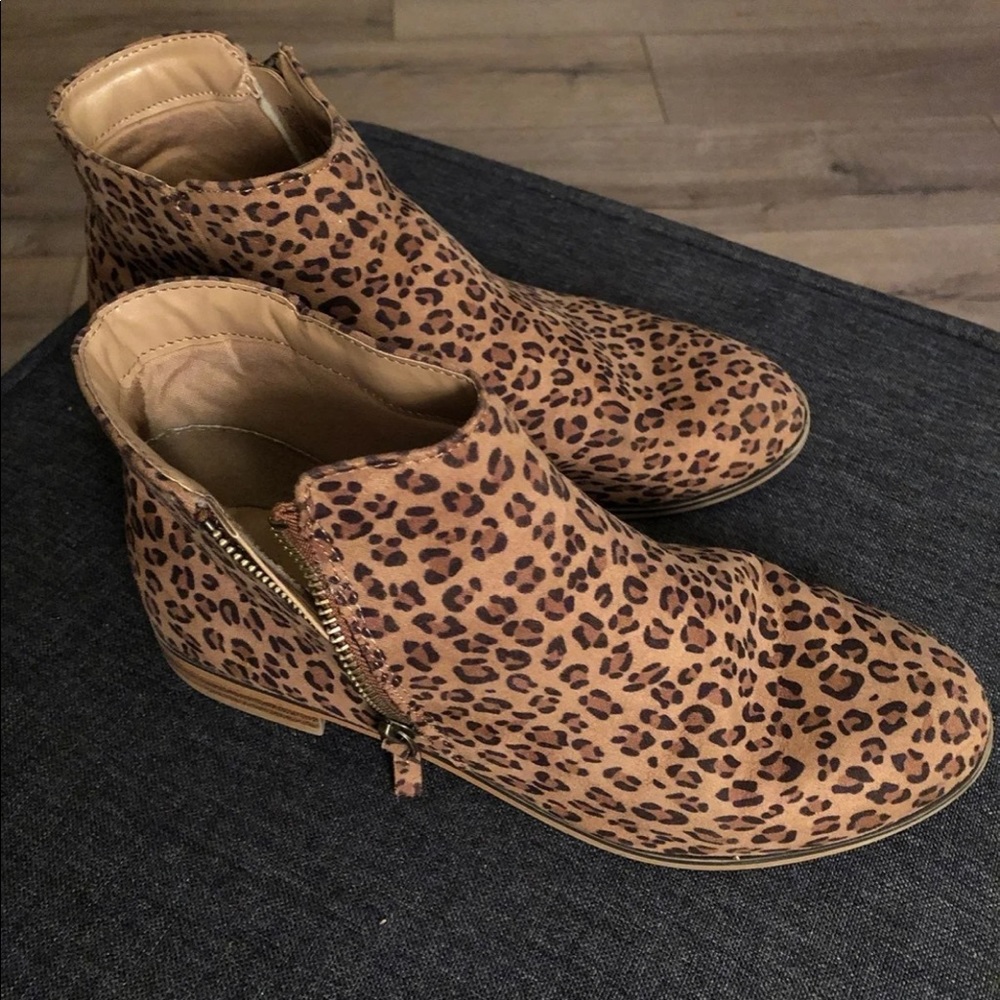 Ladies Leopard Booties - Picture 2 of 6